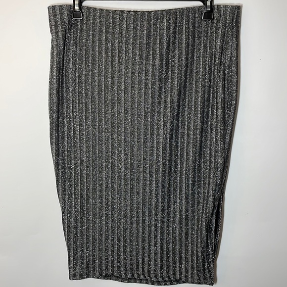 Torrid 2 GLITTER silver RIBBED KNIT PENCIL SKIRT - Picture 2 of 7